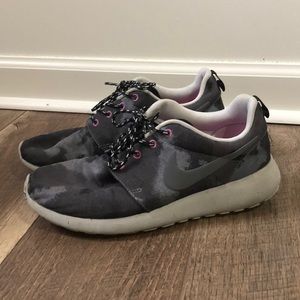 Women’s Nike Roshe size 6.5
